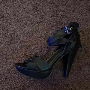 G by guess black strapped heels